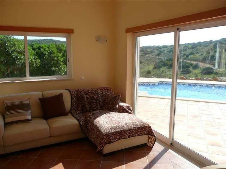 Lovely Burgau Villa Just 3 Mins Walk From Beach Буденш Экстерьер фото